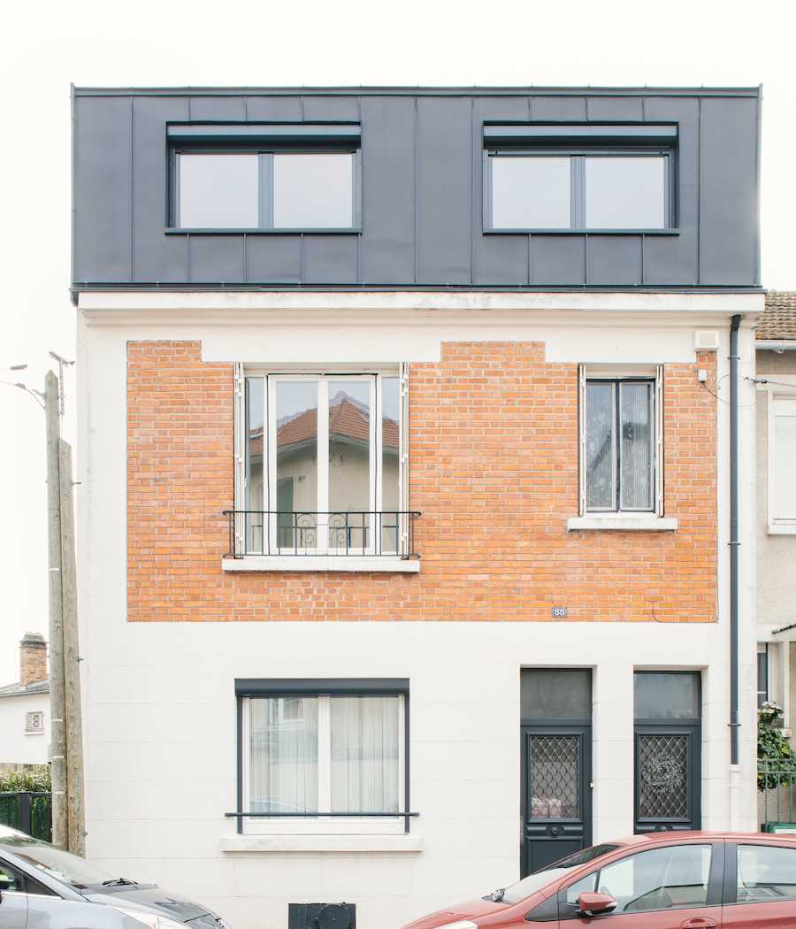 Surélévation d'une maison de ville - aménagement des combles - vue entière de la façade 