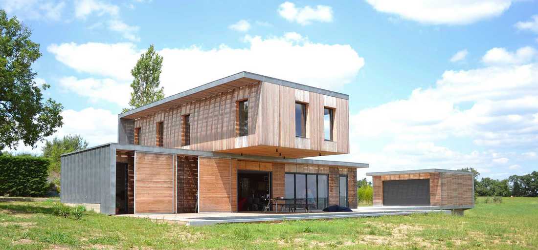 Maison contemporaine écologique en bois et béton dans les Bouches-du-Rhône