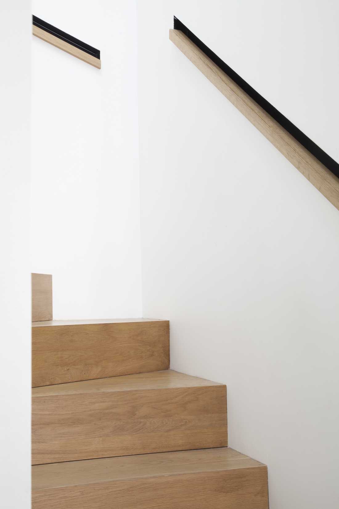 Détail de l'escalier réalisé sur mesure par un architecte à Aix-en-Provence