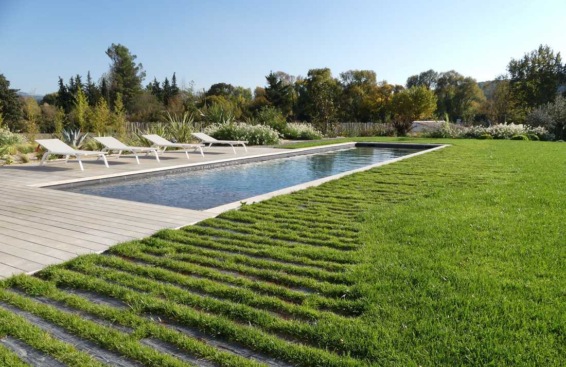 Jardin avec piscine dans les Bouches-du-Rhône