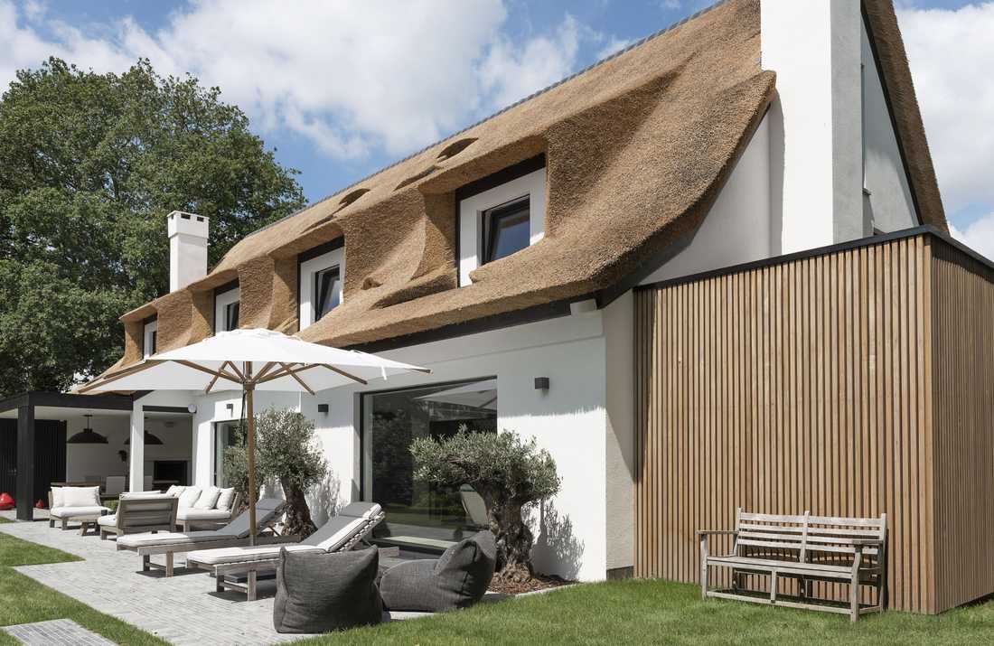 Rénovation d'une villa au toit de chaume à Aix-en-Provence