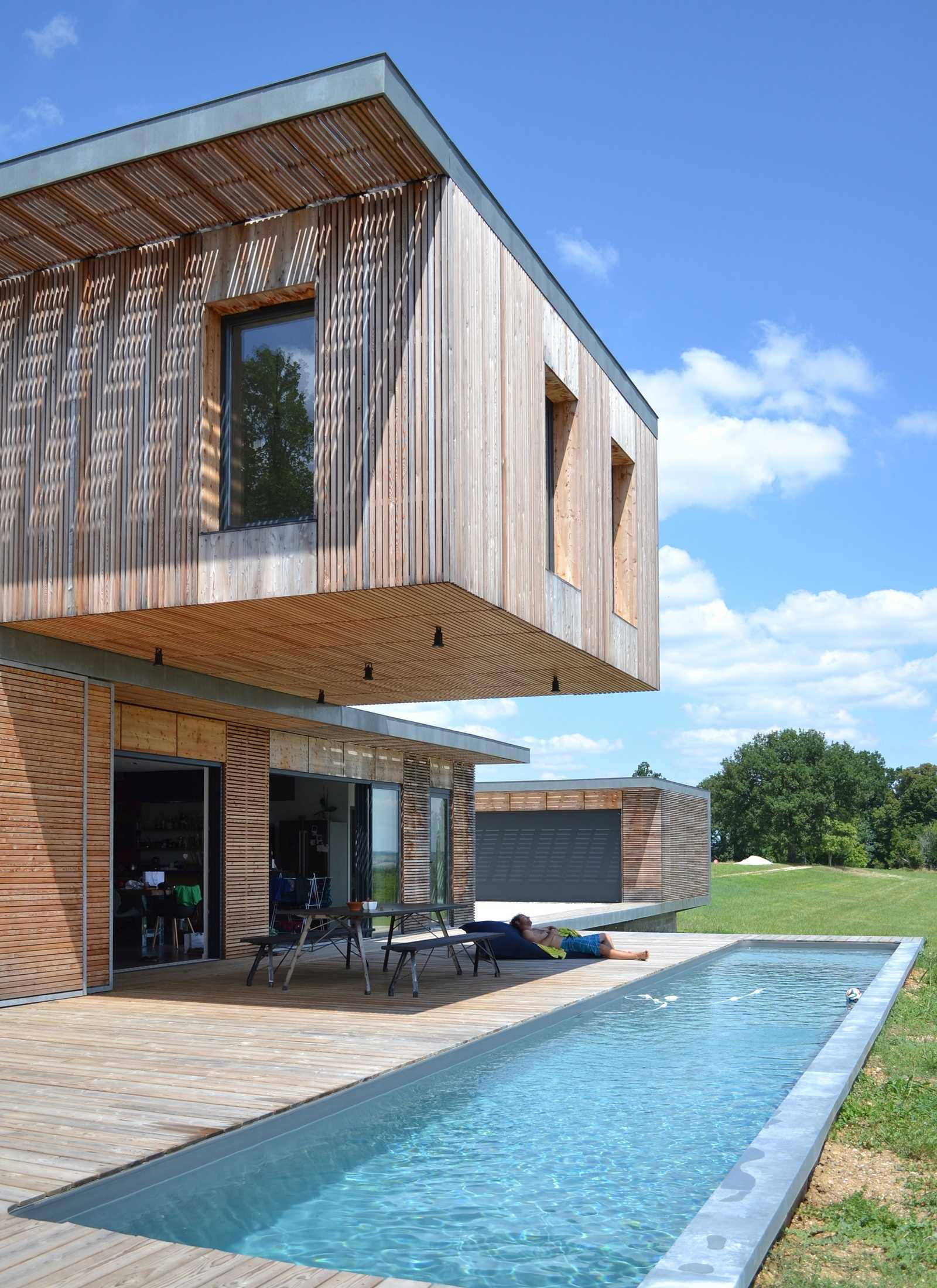 Construction of a contemporary house in Provence by an architect